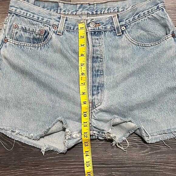 Levi's 501 Men's Button Fly Light Wash Denim Shorts 36 Men's or 12 Women's - Picture 6 of 7